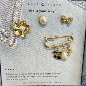 Luna Norte | Vintage-Retro Inspired Brooch Collection